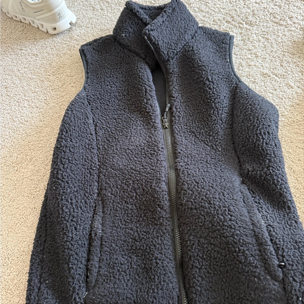 Amazon Essentials Dark Fleece Vest
